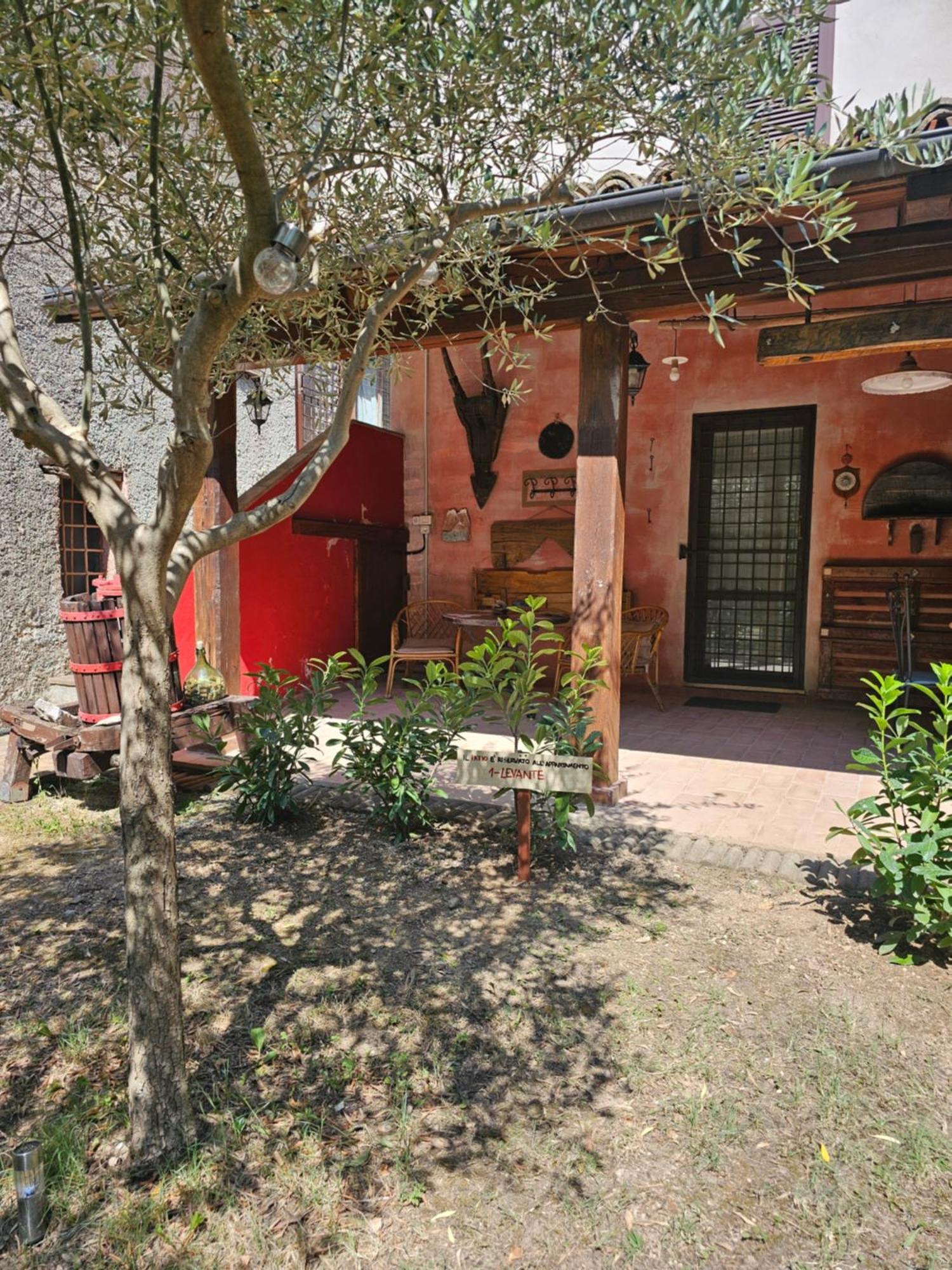 La Rosa Dei Venti - Country House Fossato di Vico Bagian luar foto
